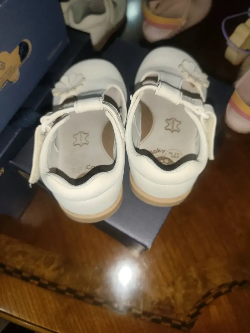 Zapatos blancos de bebé - 2