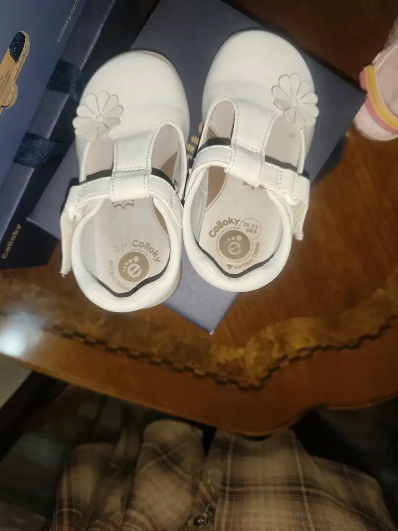 Zapatos blancos de bebé - 3