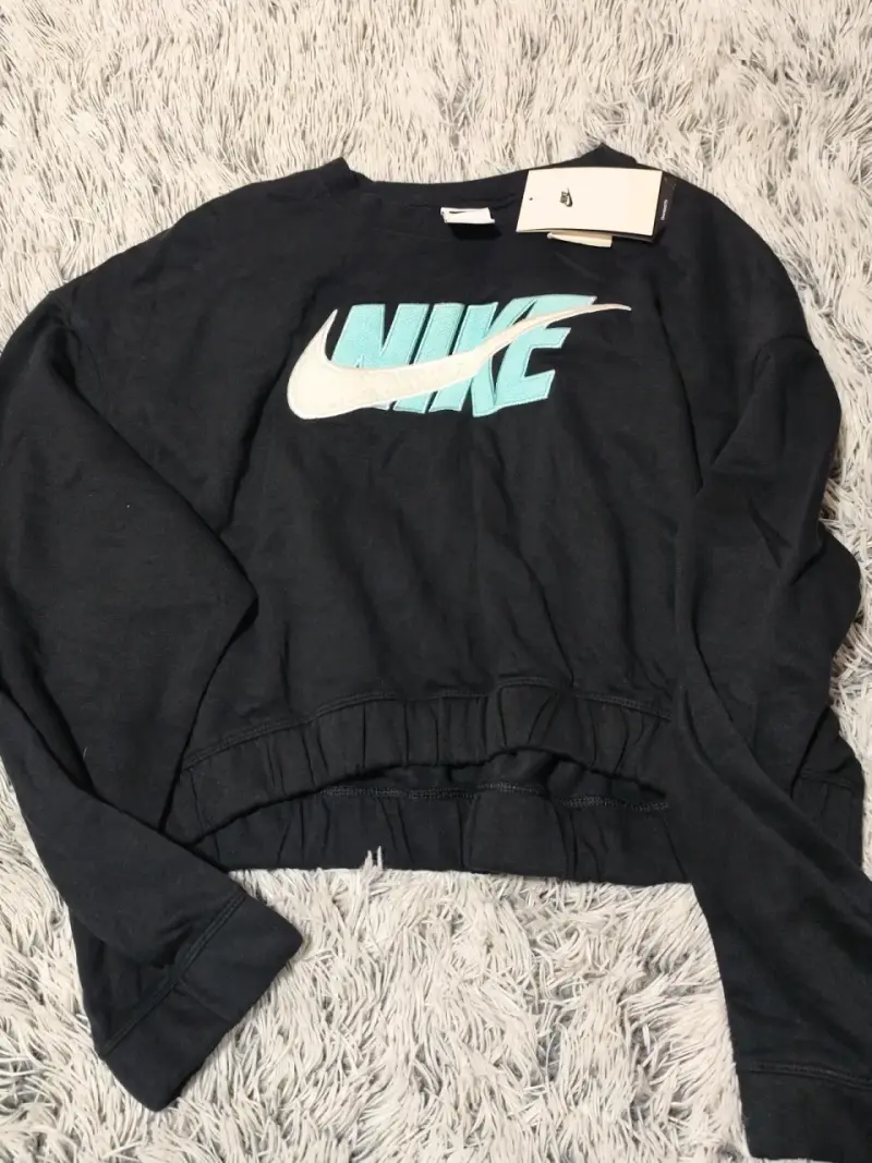 Polerón negro Nike nuevo - 1