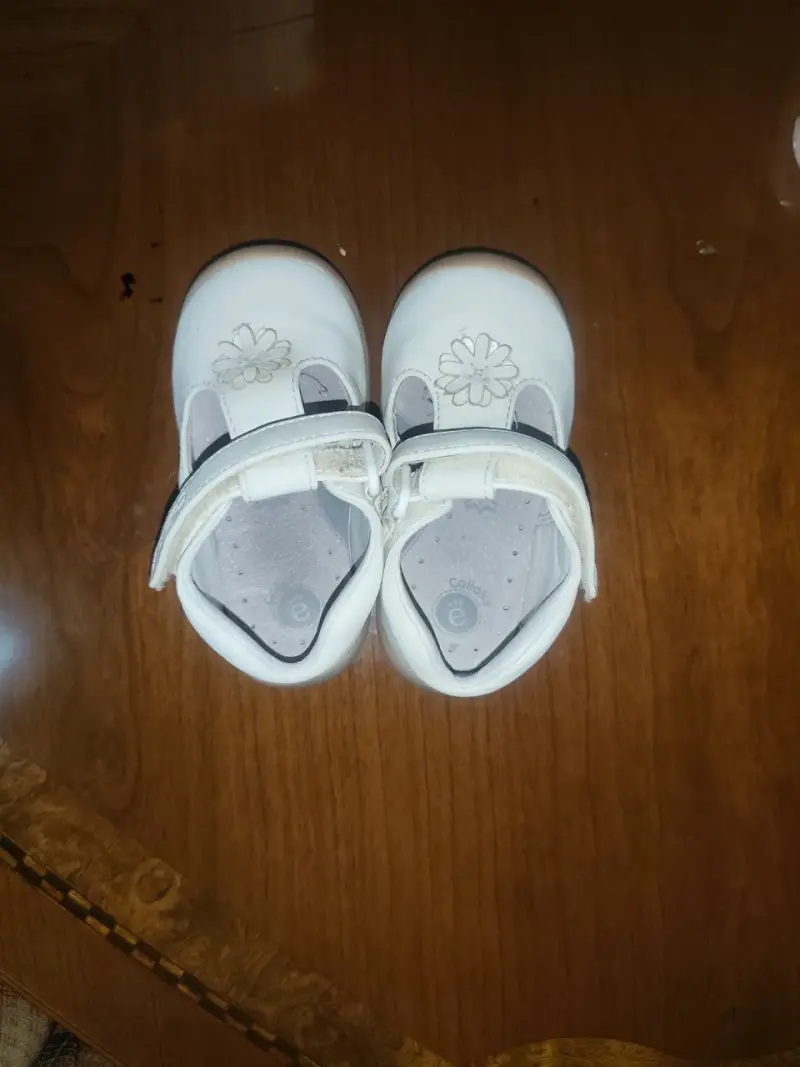 Zapatos de bebé blancos con flores - 3