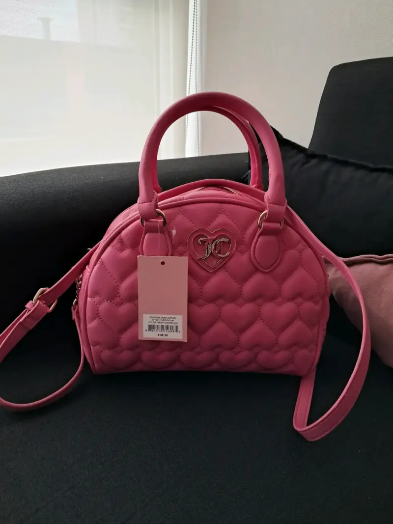 Cartera rosa acolchada con etiqueta - 1