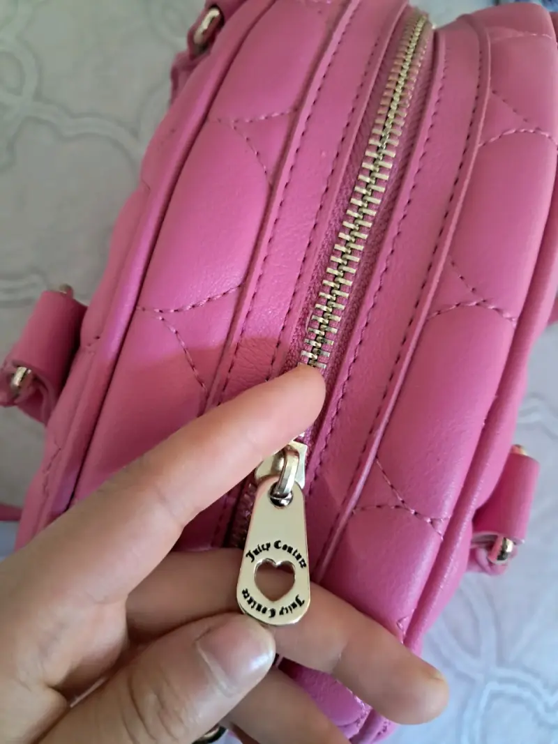 Cartera rosa acolchada con etiqueta - 3