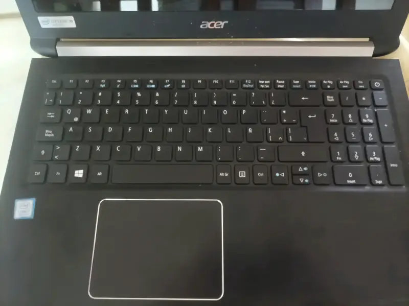 Notebook Acer con cargador - 2