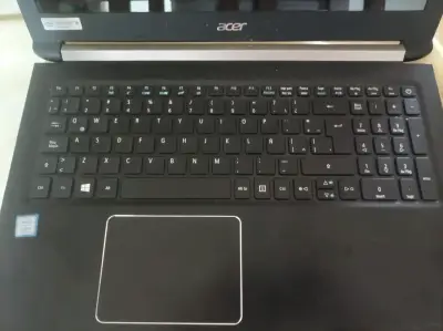 Notebook Acer con cargador - miniatura 2