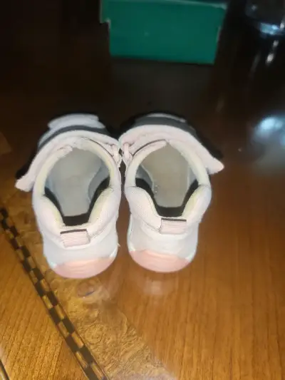 Sandalias rosas para bebé Colloky - miniatura 2