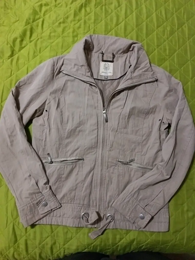 Chaqueta beige con cierre - 1