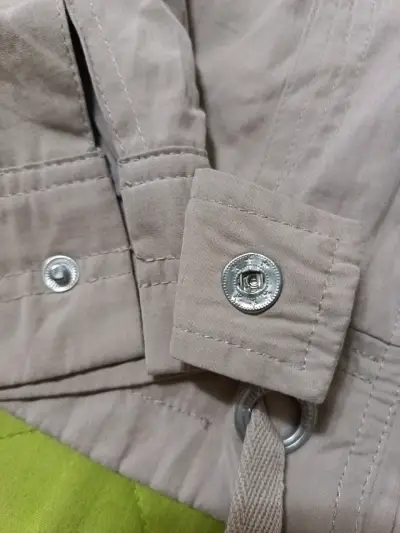 Chaqueta beige con cierre - miniatura 3