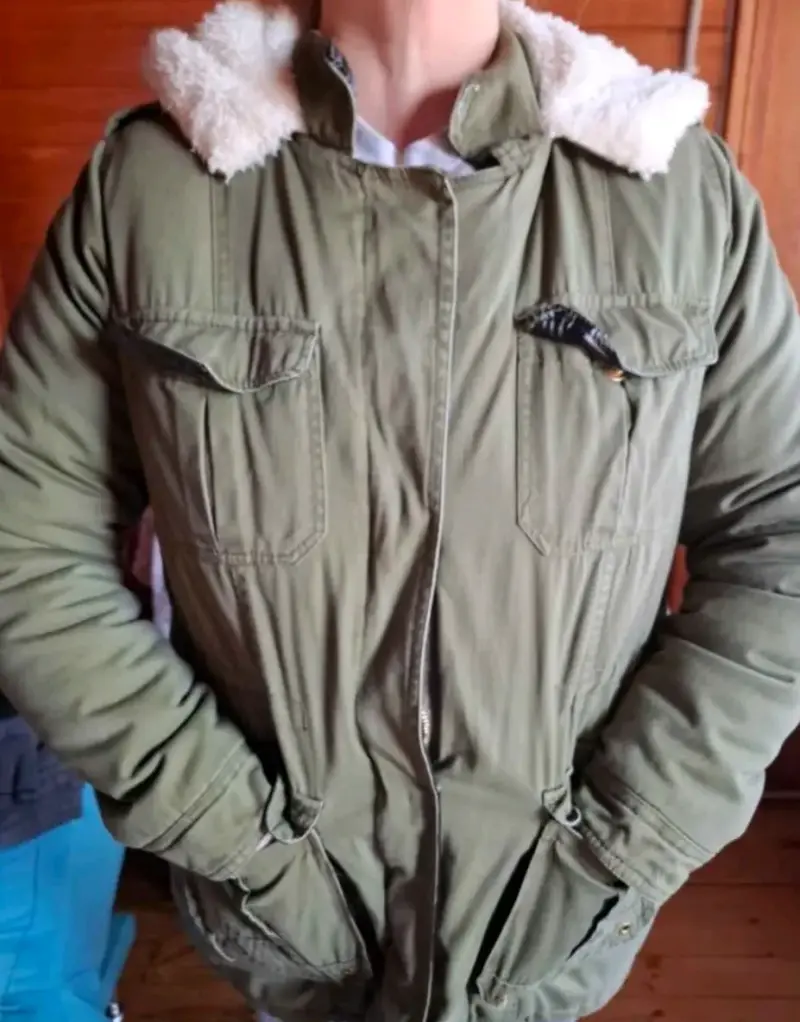 Parka verde con capucha - 1
