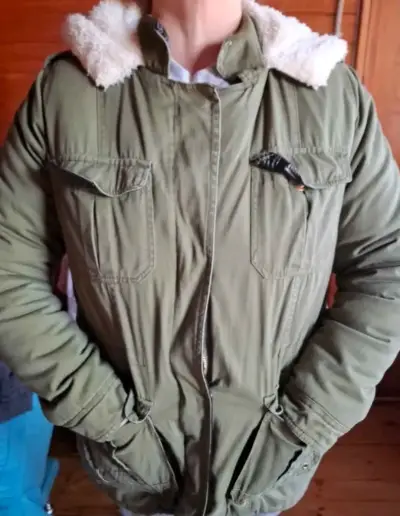 Parka verde con capucha - miniatura 2