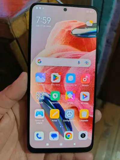Smartphone Xiaomi con pantalla grande - miniatura 1