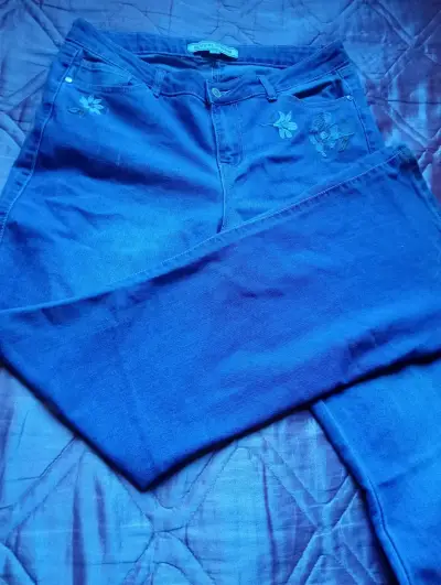 Jeans bordados azules - miniatura 1