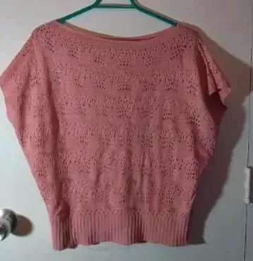 Suéter rosado calado