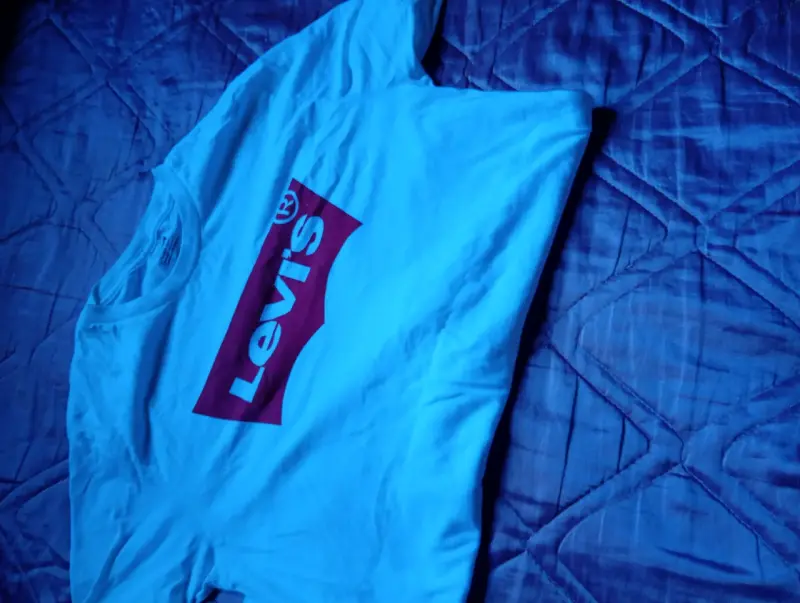 Polera Levi's blanca con logo