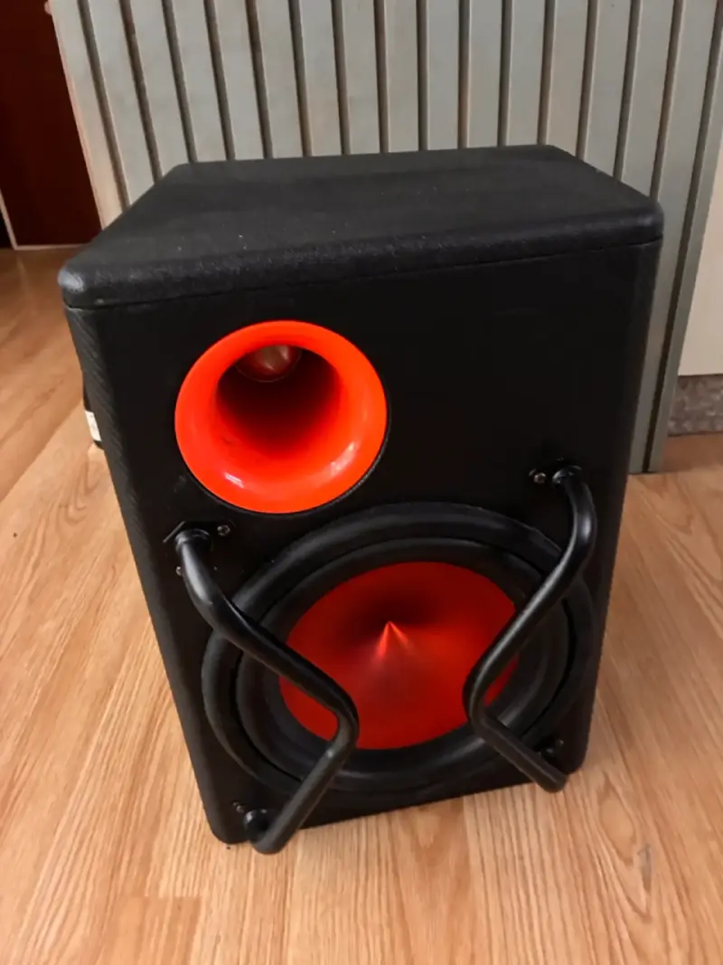 Subwoofer para auto negro y rojo - 1