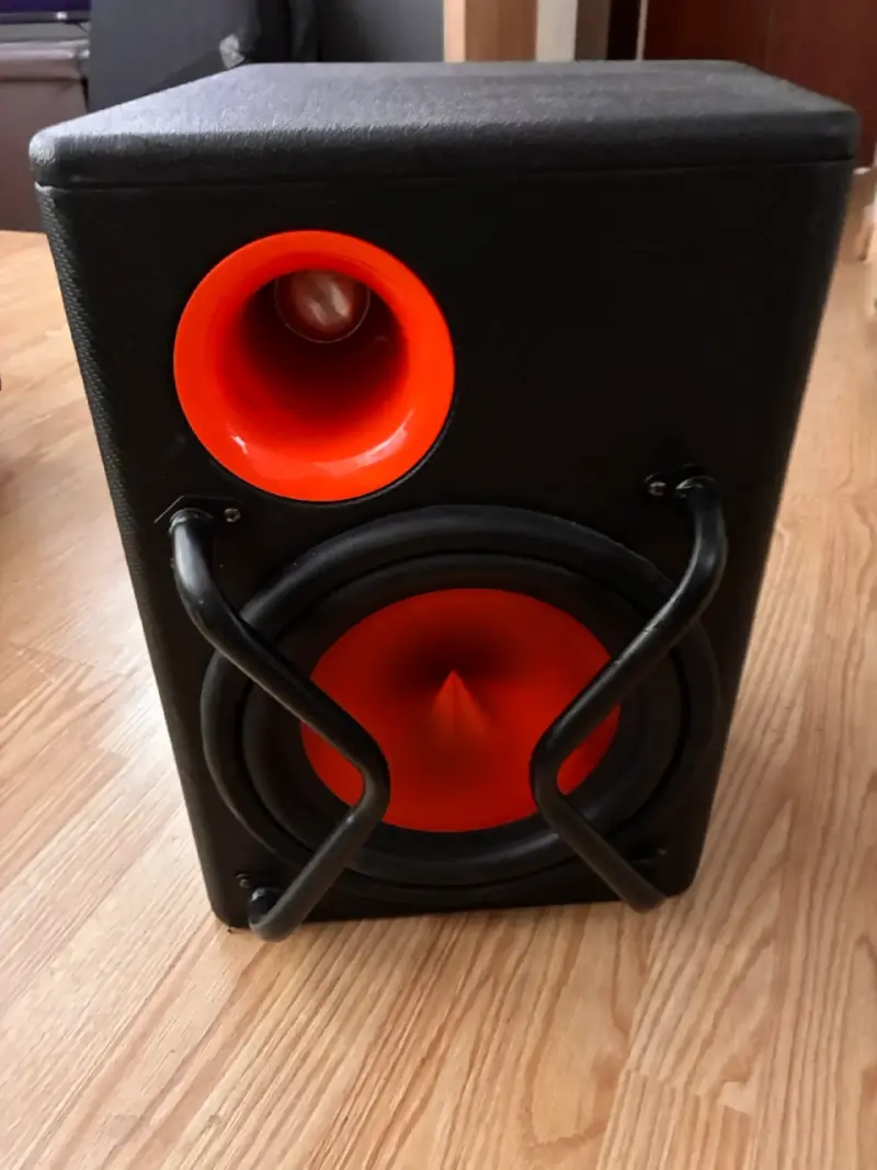 Subwoofer para auto negro y rojo - 4