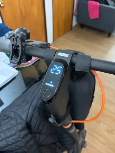 Scooter eléctrico Ninebot negro - miniatura 1