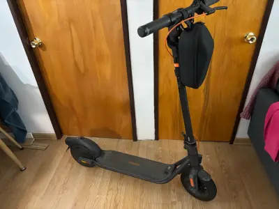 Scooter eléctrico Ninebot negro - miniatura 2