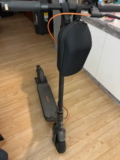 Scooter eléctrico Ninebot negro - miniatura 3