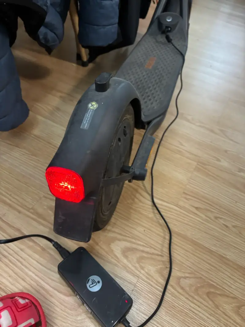 Scooter eléctrico Ninebot negro - 4