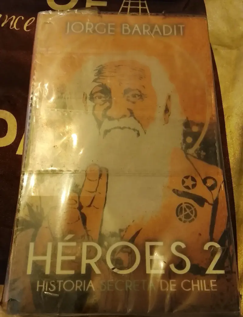 Libro Héroes 2 de Jorge Baradit - 1