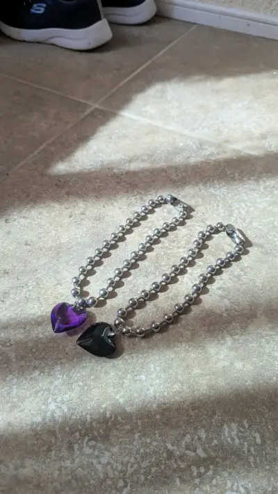 Collar con dije de corazón morado - miniatura 3
