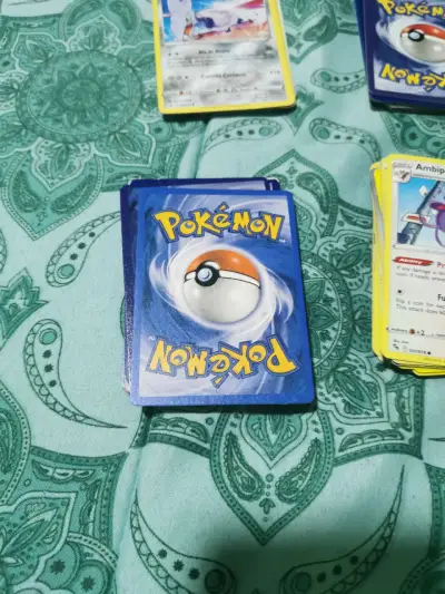 Lote 50 cartas Pokémon - miniatura 2