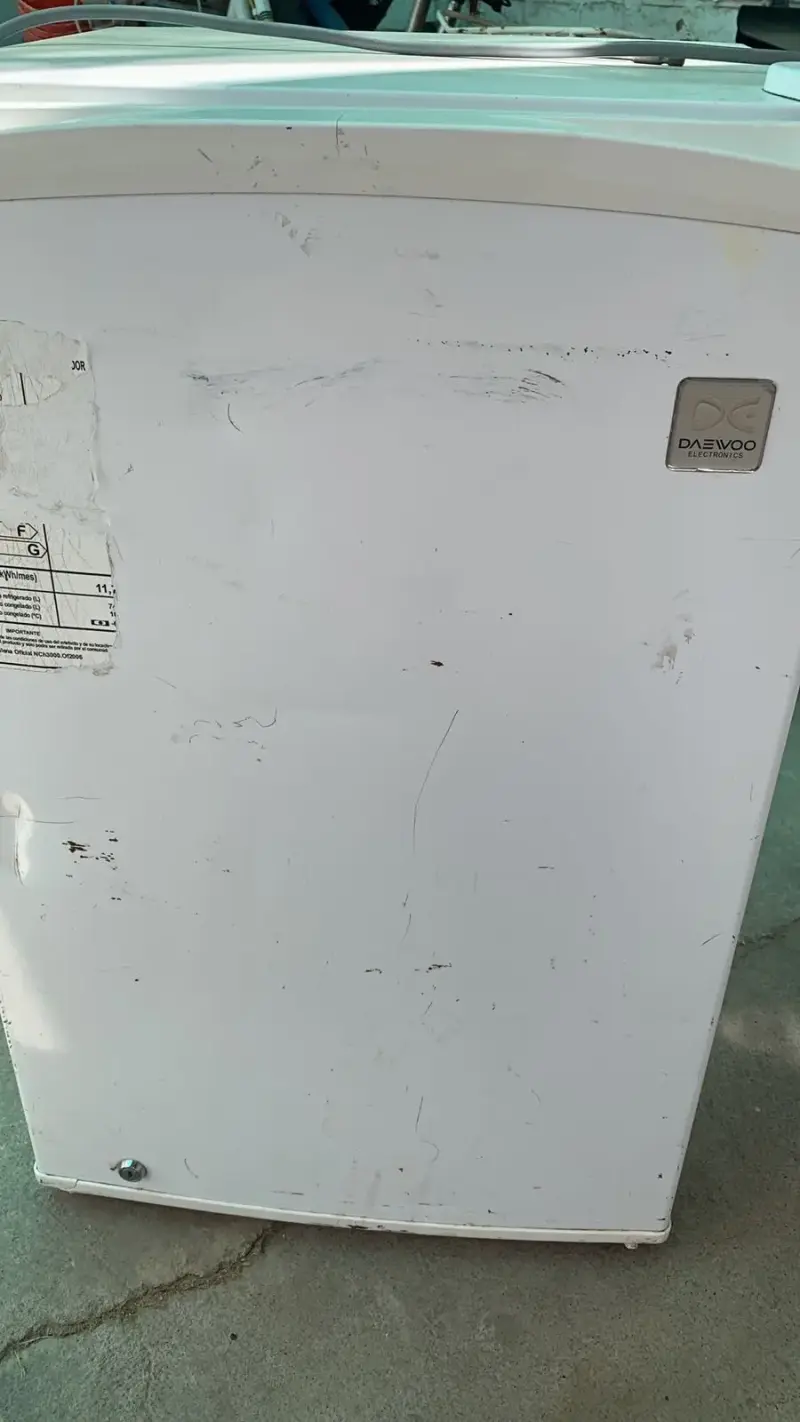 Refrigerador Daewoo blanco usado - 1
