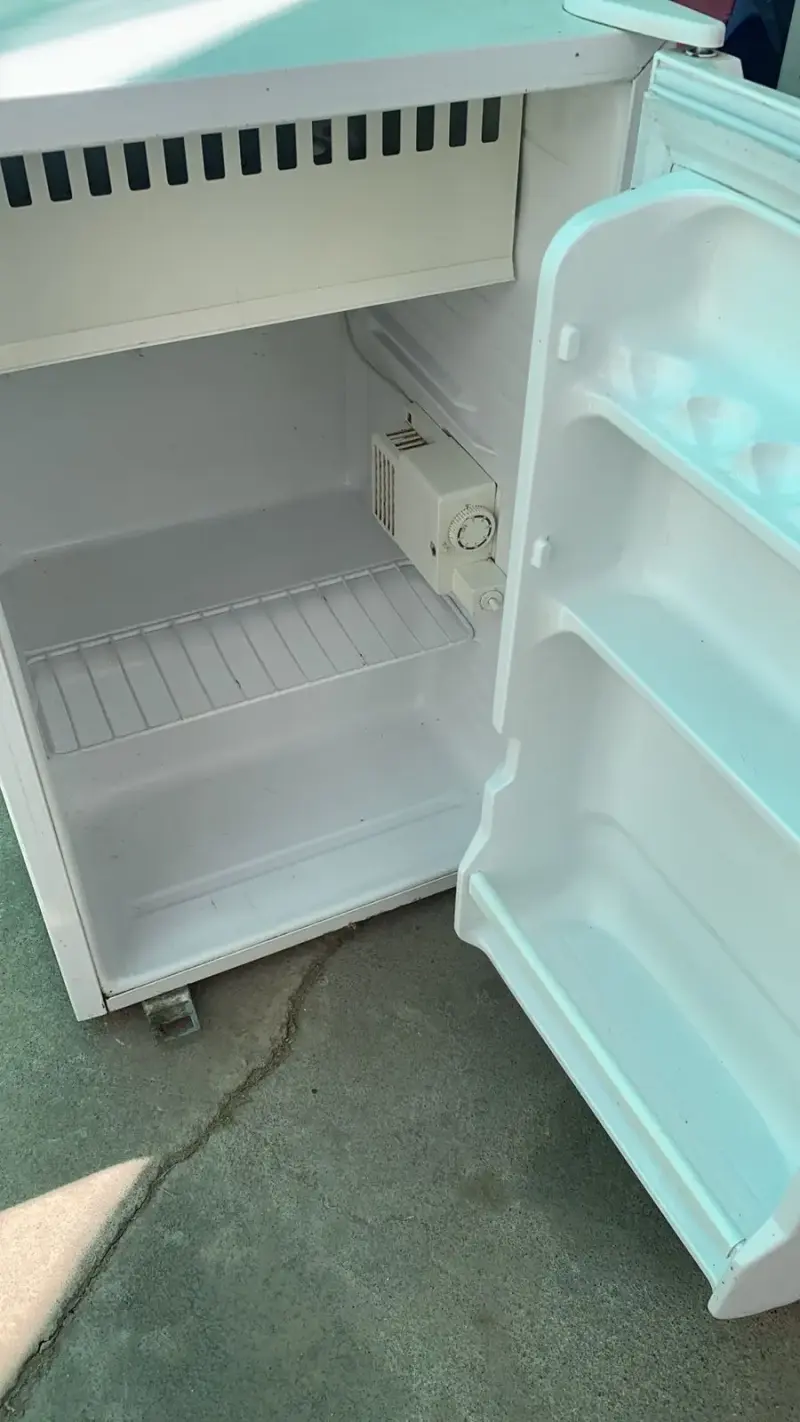 Refrigerador Daewoo blanco usado - 2