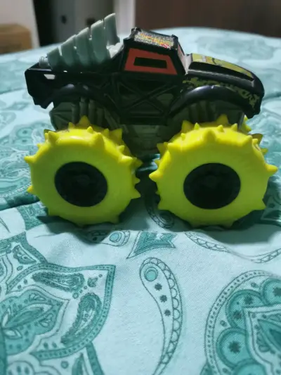 Camión monstruo de juguete - miniatura 4