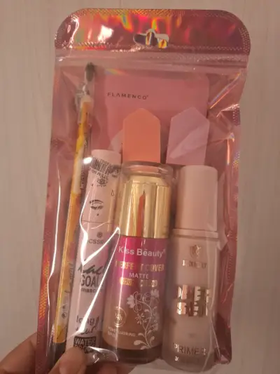 Set de maquillaje Kiss Beauty - miniatura 1