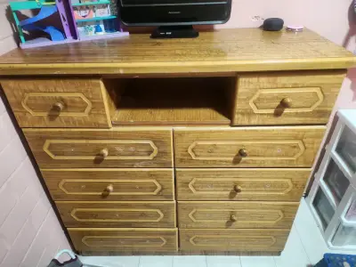 Cómoda de madera vintage - miniatura 1