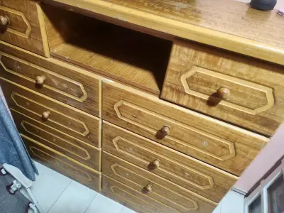 Cómoda de madera vintage - miniatura 2
