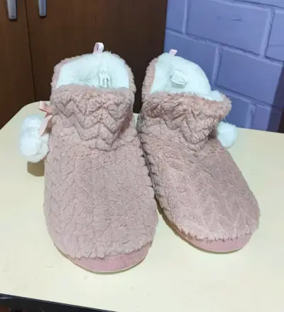 Pantuflas peludas rosadas talla L - miniatura 2