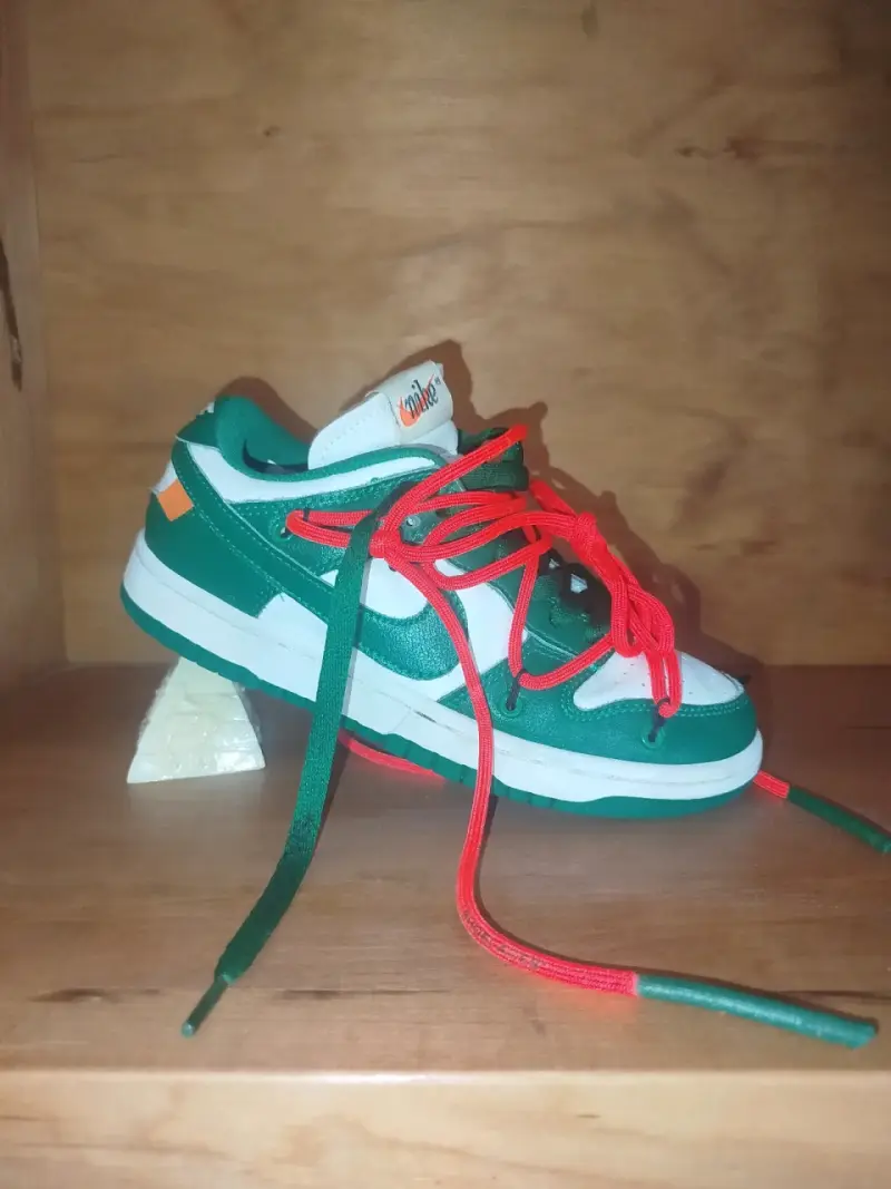 Zapatillas deportivas verdes y blancas - 1