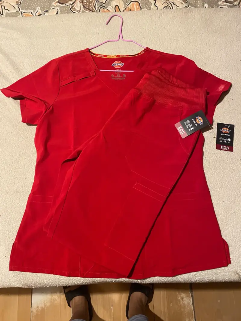 Conjunto clínico rojo Dickies - 1