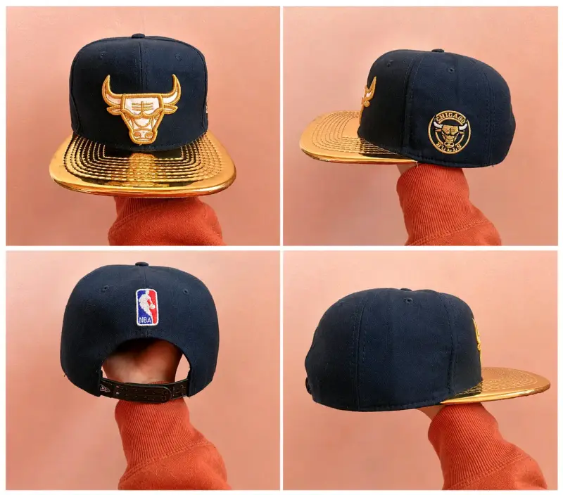 Gorra negra con visera dorada