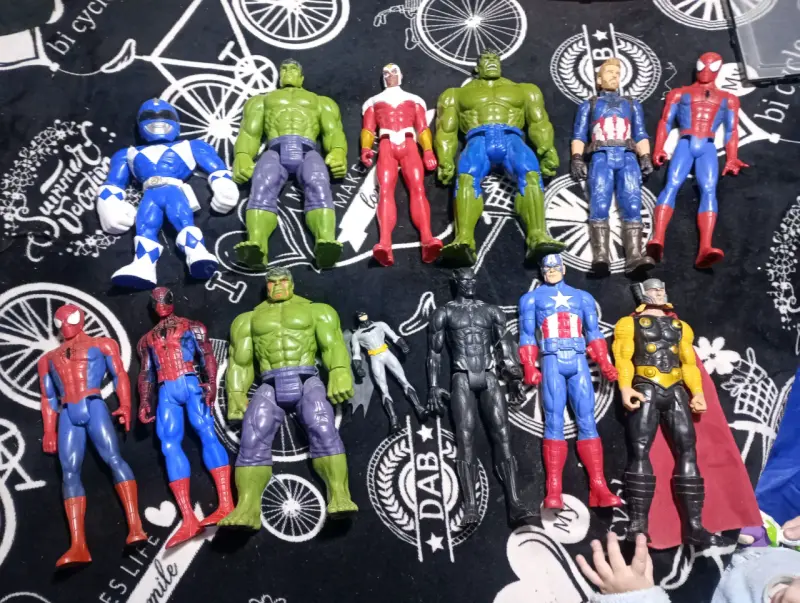 Figuras de acción superhéroes variadas