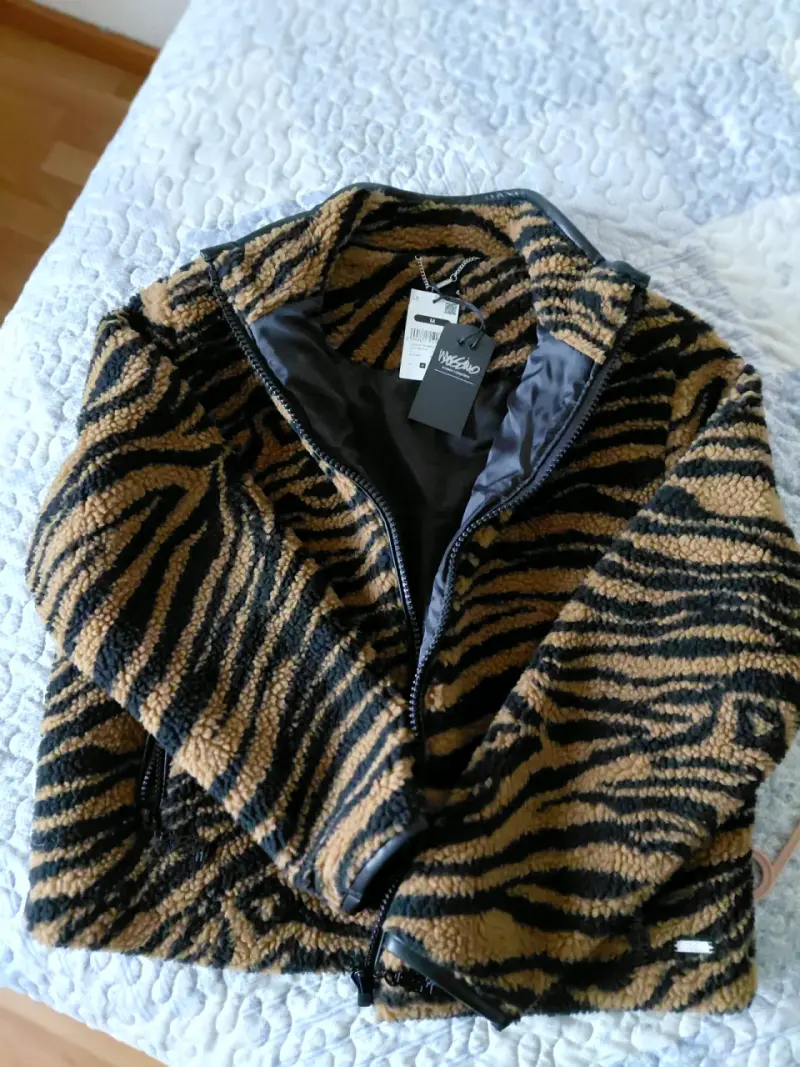 Chaqueta mossimo animal print