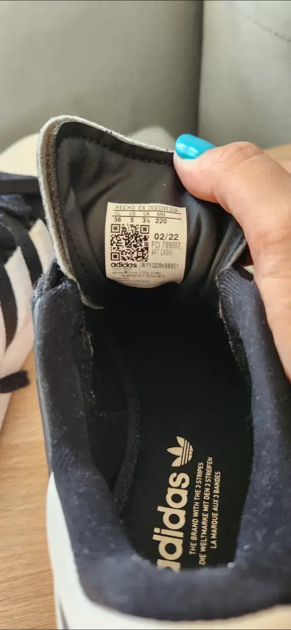 Zapatillas negras de marca - 6