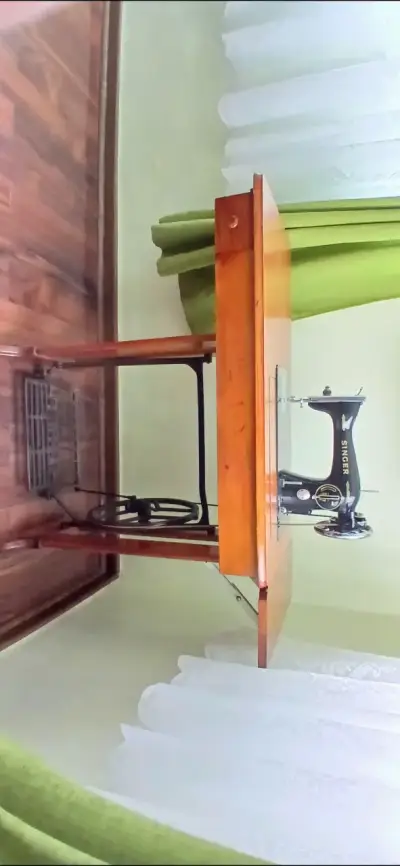 Máquina de coser Singer con mesa. 9 26276313 - miniatura 1
