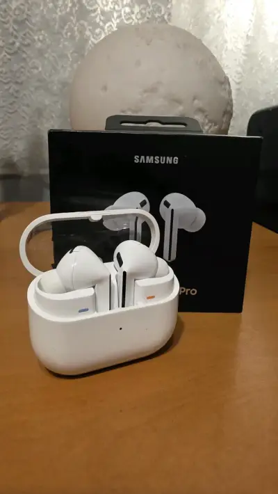 Audífonos inalámbricos Samsung blancos - miniatura 1