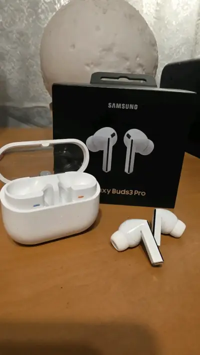 Audífonos inalámbricos Samsung blancos - miniatura 2