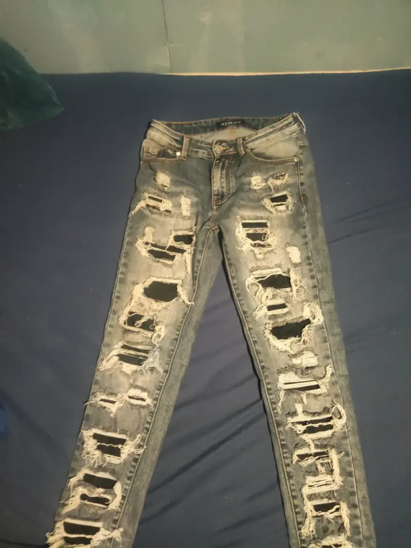 Jeans desgastados azul oscuro