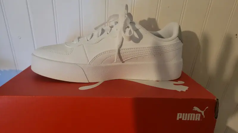 Zapatillas blancas Puma nuevas - 1