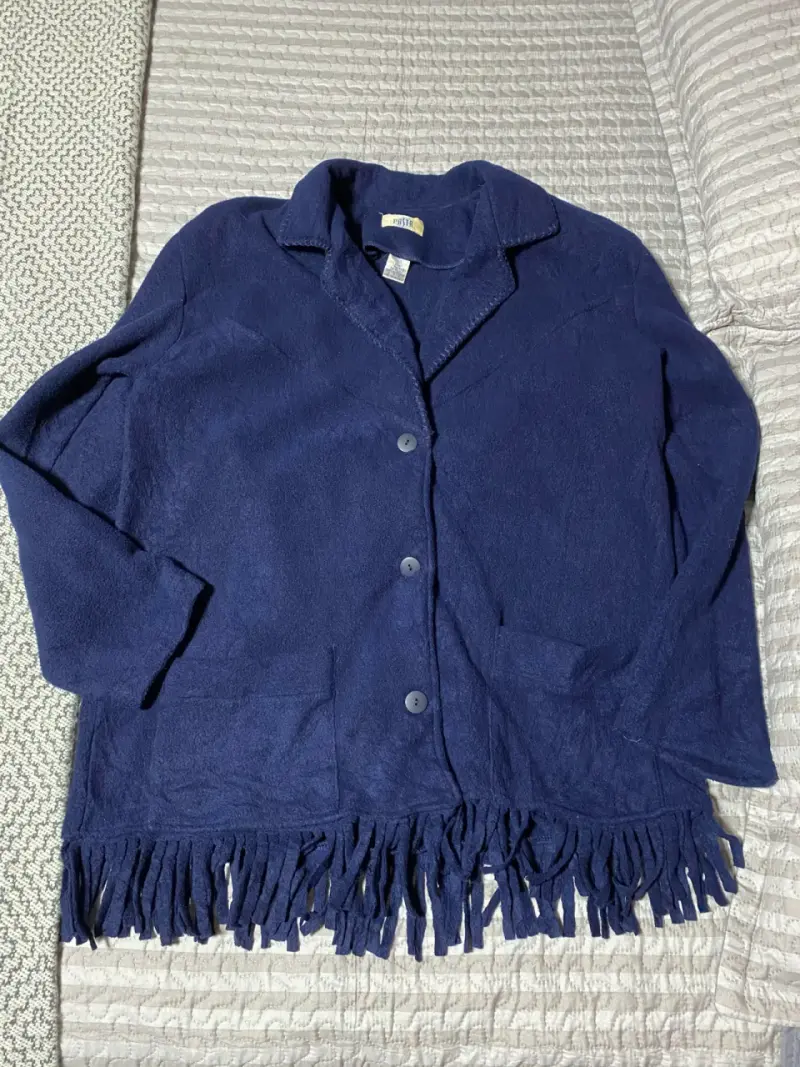 Chaqueta de mujer azul con flecos