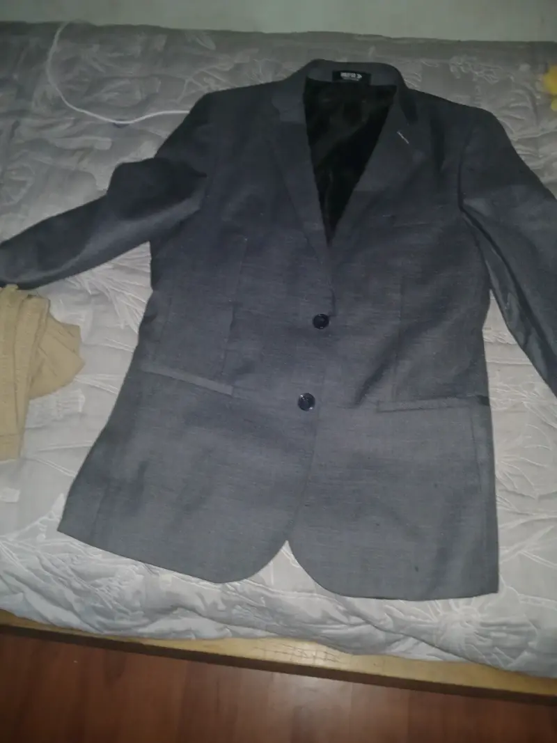 Traje gris oscuro de hombre - 3
