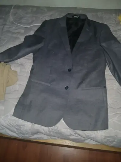 Traje gris oscuro de hombre - miniatura 3