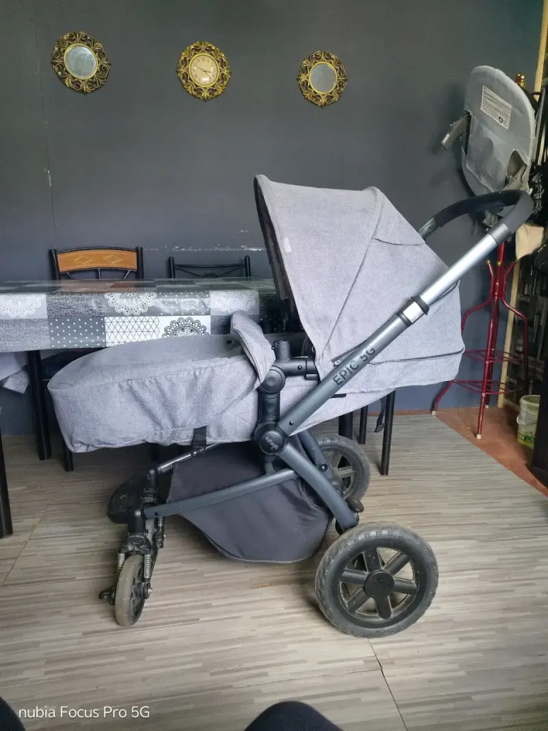 Coche de bebé gris EPIC 5G - 2