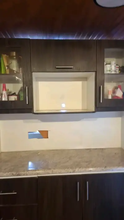 Mueble de cocina café con cubierta - miniatura 5