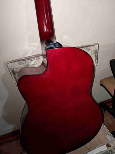 Guitarra clásica acústica - miniatura 2